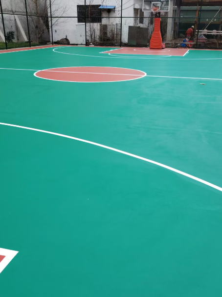 名山 球场长期使用易出现地面开裂